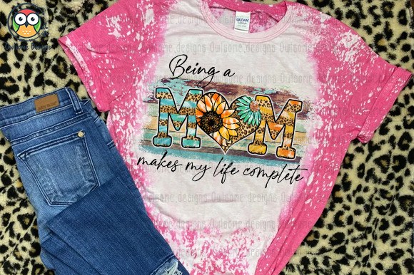 Being a mom makes my life complete t-shirt design