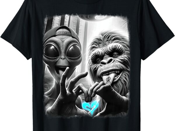 Bigfoot sasquatch alien lovefest love hand sign 0ltd4v t-shirt